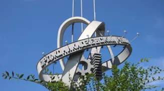 В Орджоникидзевском районе реставрируют стелу на проспекте Космонавтов В Орджоникидзевском районе реставрируют стелу на проспекте Космонавтов