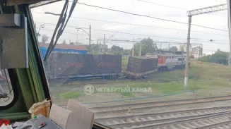 Семь вагонов сошли с рельсов под Екатеринбургом Семь вагонов сошли с рельсов под Екатеринбургом