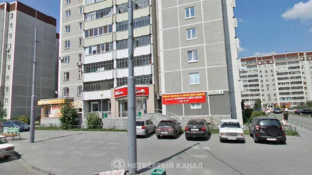 Трехлетняя девочка выпала из окна шестого этажа в Екатеринбурге