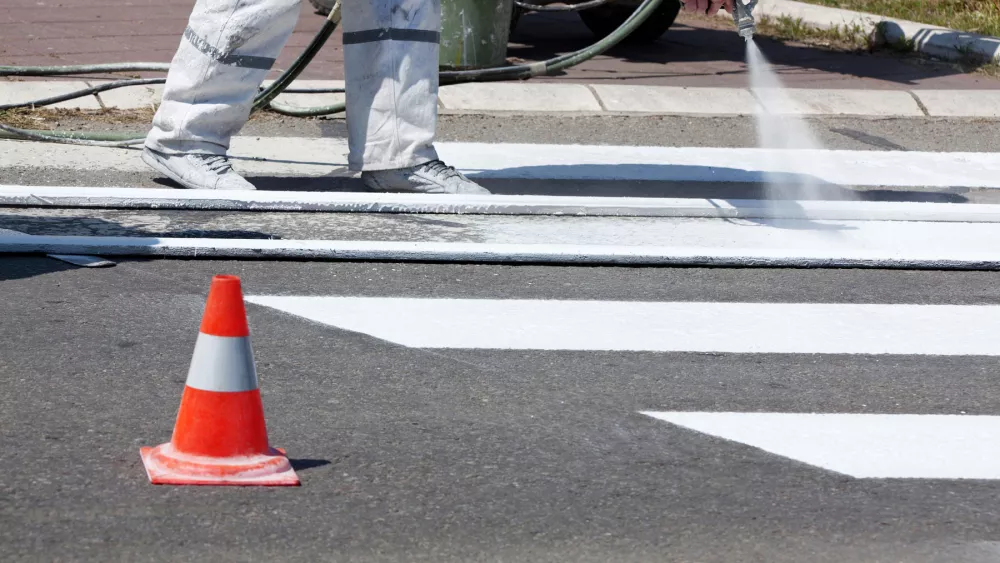 В Екатеринбурге обновили 287 тысяч квадратных метров дорожной разметки