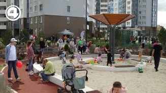 В екатеринбургском ЖК открыли лаунж-парк с мини-гольфом и песочницей