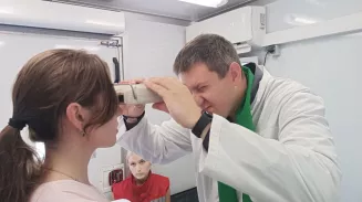 Более 500 екатеринбуржцев бесплатно проверили зрение на фестивале «Красная строка» Более 500 екатеринбуржцев бесплатно проверили зрение на фестивале «Красная строка»