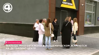 Жильцы многоэтажкки в Академическом жалуются на детейлинг-центр