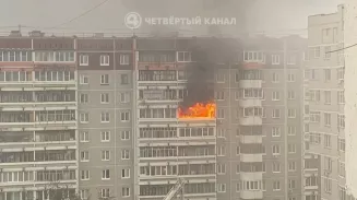 Загоревшийся мусор в доме на Родонитовой едва не повредил несколько квартир