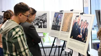 Фотовыставка к 80-летию Победы в Войне сопротивления Японии открылась в Екатеринбурге Фотовыставка к 80-летию Победы в Войне сопротивления Японии открылась в Екатеринбурге