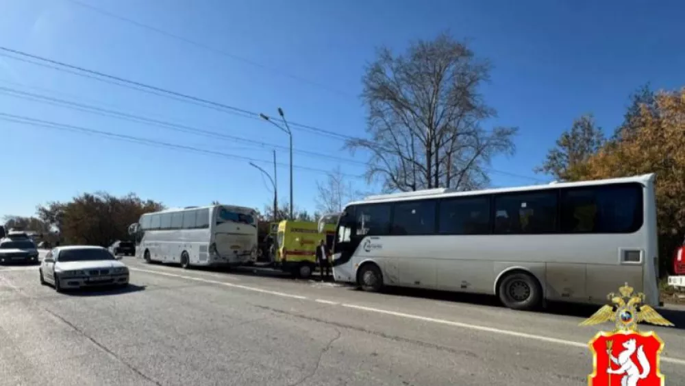 12 человек пострадали в ДТП с двумя автобусами