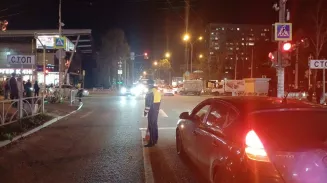 15-летнюю девочку сбили при переходе на красный свет 15-летнюю девочку сбили при переходе на красный свет