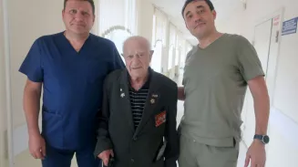 Лучший хирург России провел обследование 98-летнего ветерана ВОВ в Екатеринбурге Лучший хирург России провел обследование 98-летнего ветерана ВОВ в Екатеринбурге