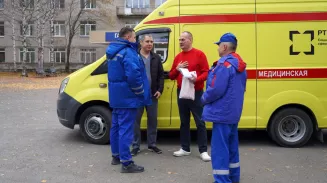 Врачи спасли мужчину, придавленного 5-тонным автобусом Врачи спасли мужчину, придавленного 5-тонным автобусом