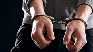В Екатеринбурге двое ранее судимых мужчин обвиняются в убийстве случайного прохожего В Екатеринбурге двое ранее судимых мужчин обвиняются в убийстве случайного прохожего