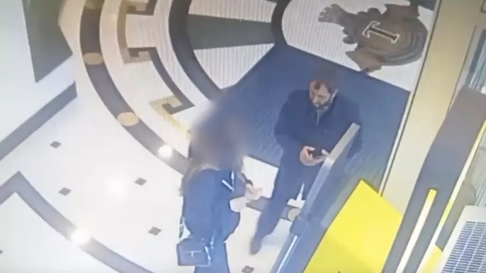 Просил деньги у прохожих: в Екатеринбурге задержан мошенник Просил деньги у прохожих: в Екатеринбурге задержан мошенник