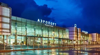 Иностранку задержали в Кольцово за курение в самолёте и нелегальное пребывание
