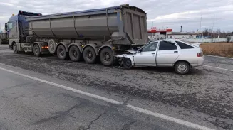 Два человека погибли в лобовом столкновении с фурой на трассе Екатеринбург-Тюмень Два человека погибли в лобовом столкновении с фурой на трассе Екатеринбург-Тюмень