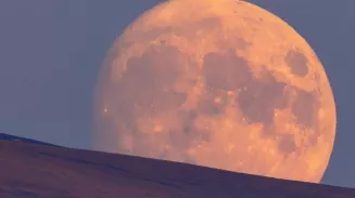 Свердловчане увидят гигантскую Луну в ночь с 5 на 6 ноября