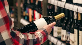 Ограничить продажу алкоголя в России на новогодние праздники предлагают в Госдуме