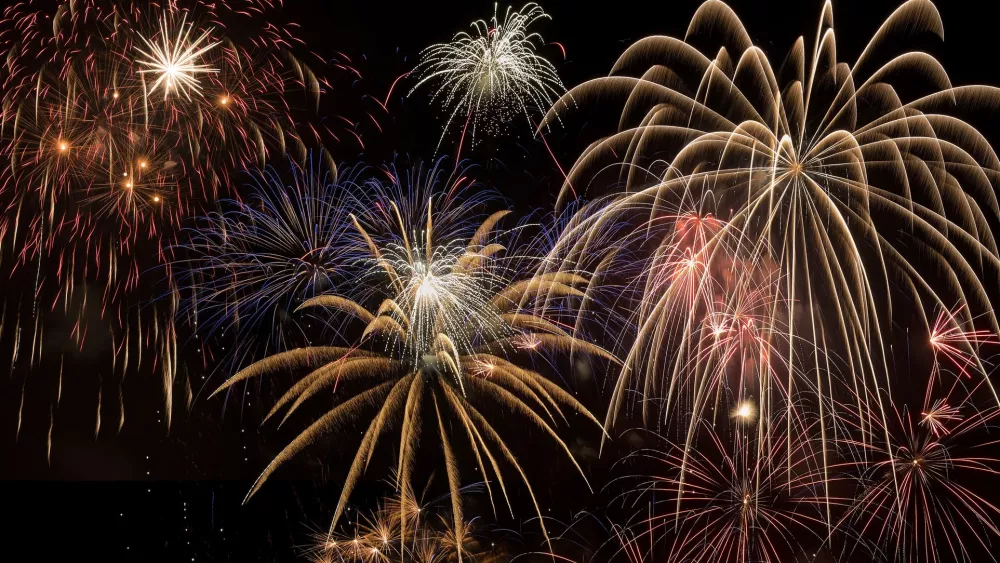 Запретить продажу фейерверков хотят в Госдуме Запретить продажу фейерверков хотят в Госдуме