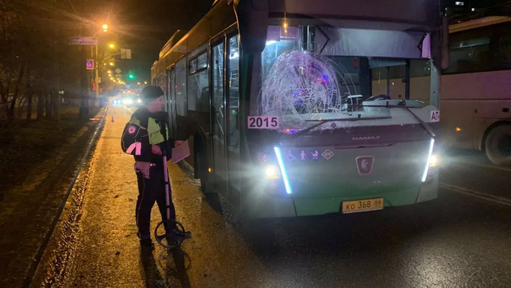 Автобус сбил пешехода на улице Титова в Екатеринбурге Автобус сбил пешехода на улице Титова в Екатеринбурге