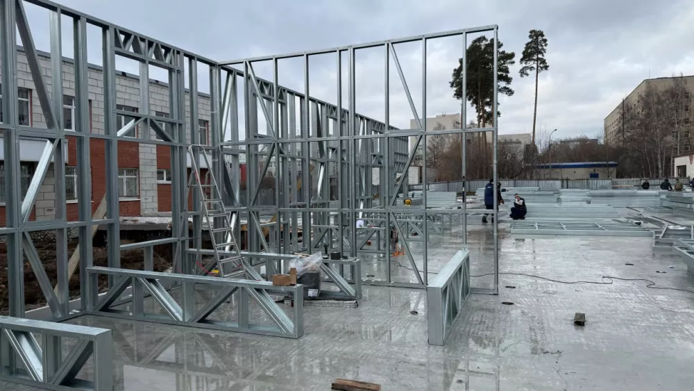 Татьяна Савинова проверила строительство приёмного отделения в ГКБ №40 Екатеринбурга