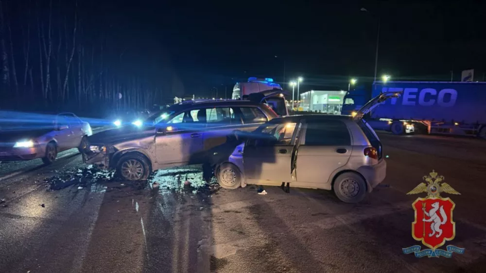 Два человека пострадали в ДТП на выезде с АЗС в Екатеринбурге