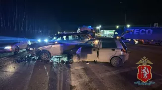 Два человека пострадали в ДТП на выезде с АЗС в Екатеринбурге