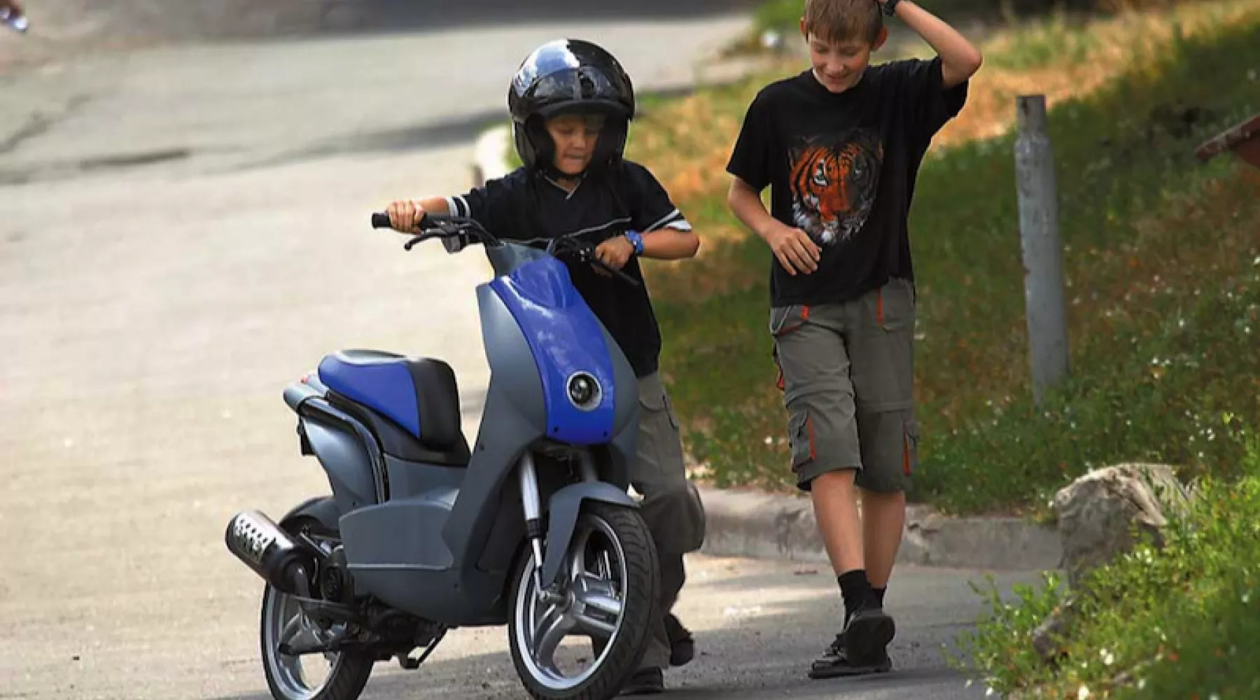 Запретить покупать питбайки и бензин подросткам могут в России