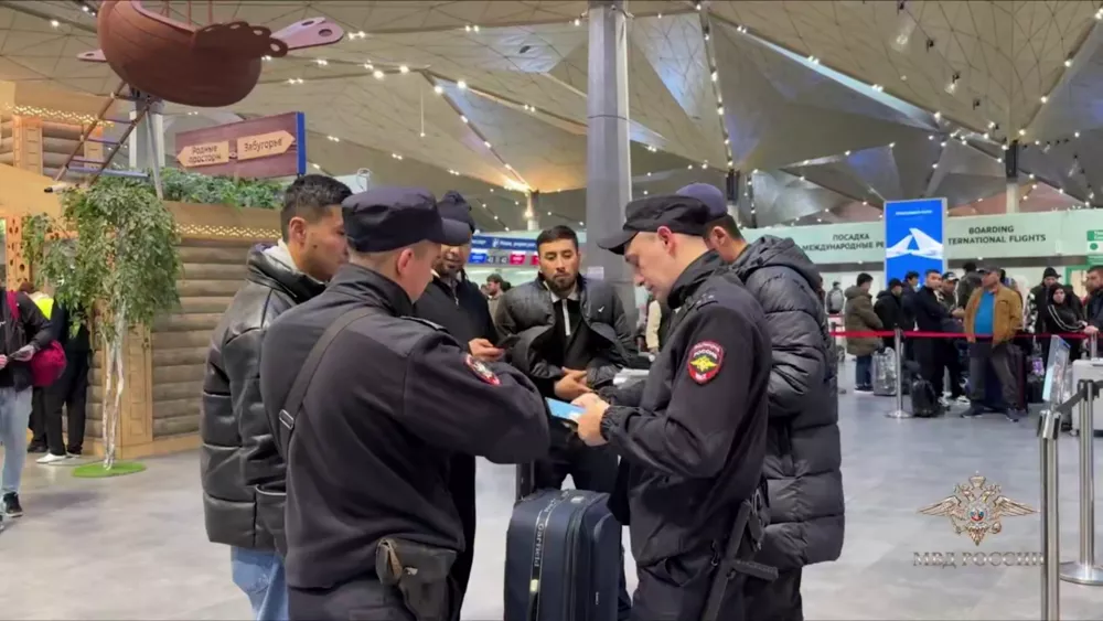 В аэропорту Екатеринбурга начали работать пункты миграционного контроля