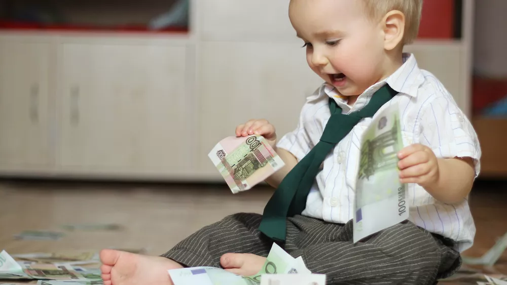 Базовую выплату для всех родителей вне зависимости от дохода предлагают ввести в России Базовую выплату для всех родителей вне зависимости от дохода предлагают ввести в России