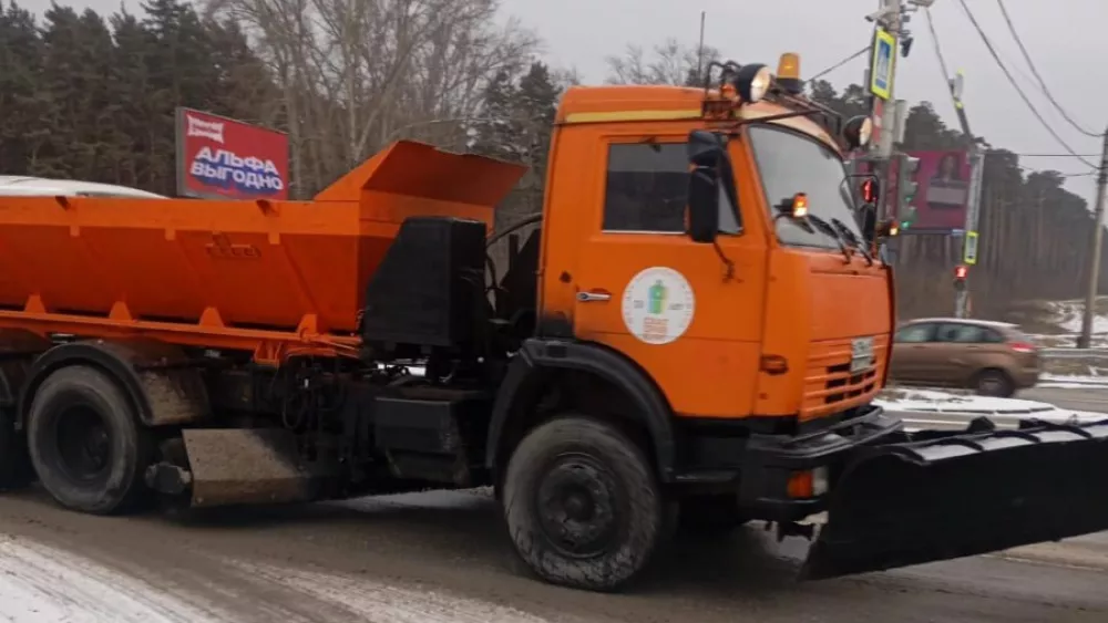 В Екатеринбурге вывезли более 600 тонн снега и мусора за выходные