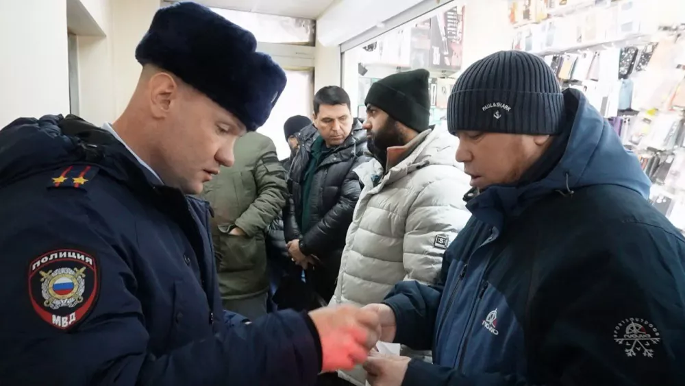 Делали вид, что не понимают русский: рейд по нелегалам провели на рынке «Таганский ряд» Делали вид, что не понимают русский: рейд по нелегалам провели на рынке «Таганский ряд»