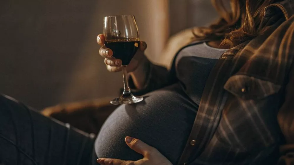 Беременным могут запретить покупать алкоголь в России через единый реестр Беременным могут запретить покупать алкоголь в России через единый реестр