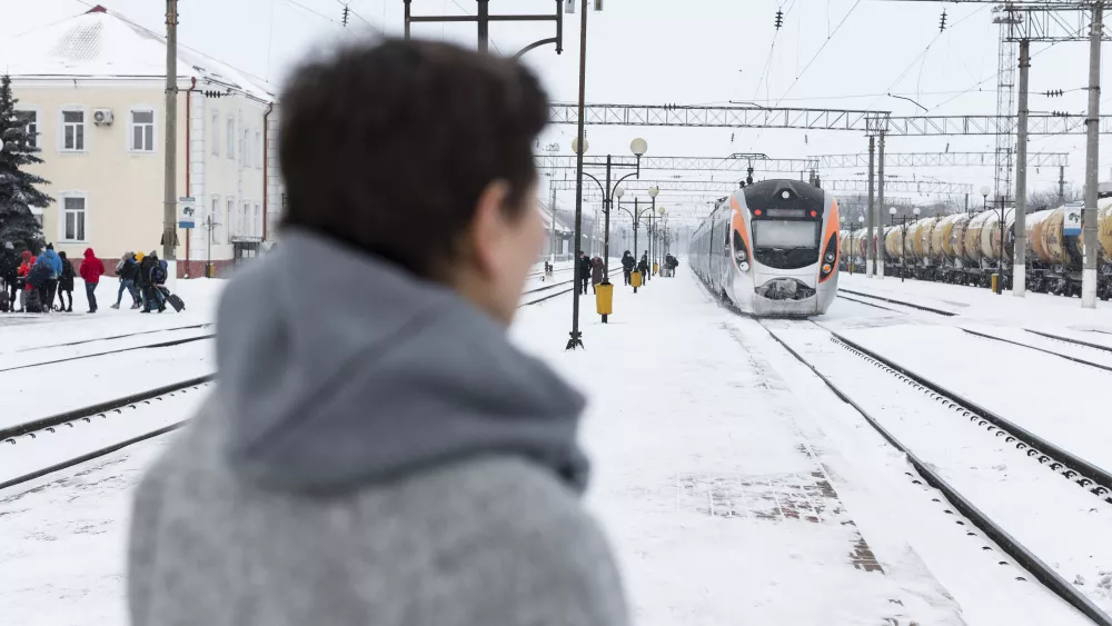 Платформы ЖД вокзала Екатеринбурга отремонтируют после вмешательства прокуратуры Платформы ЖД вокзала Екатеринбурга отремонтируют после вмешательства прокуратуры