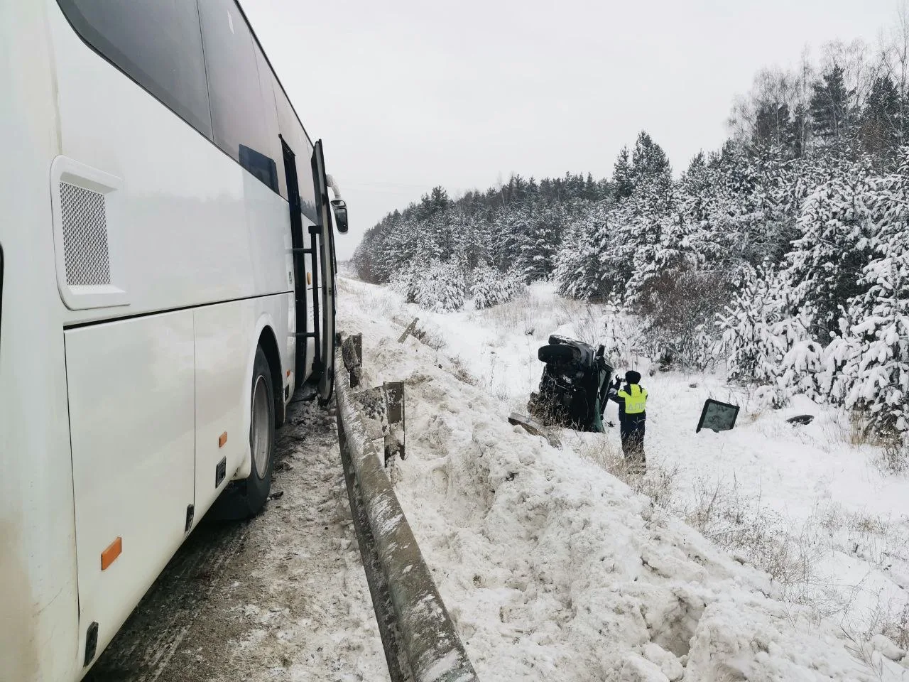 ДТП с участием трех автомобилей у Березовского унесло жизни двух человек