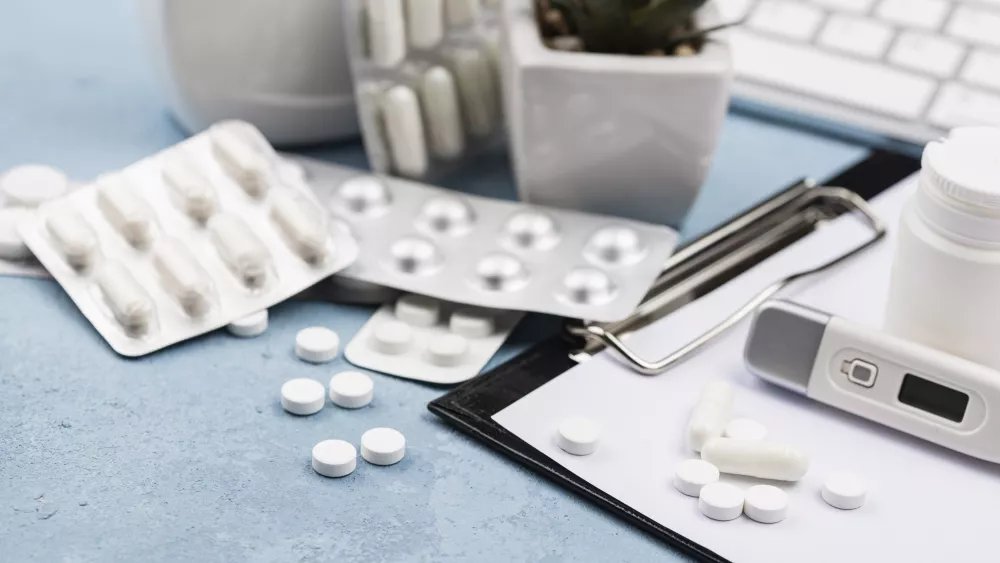 Владимир Путин поручил решить проблему с нехваткой льготных лекарств в аптеках Владимир Путин поручил решить проблему с нехваткой льготных лекарств в аптеках