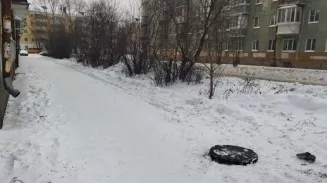 Школьница провалилась в открытый люк по дороге на уроки в Нижнем Тагиле