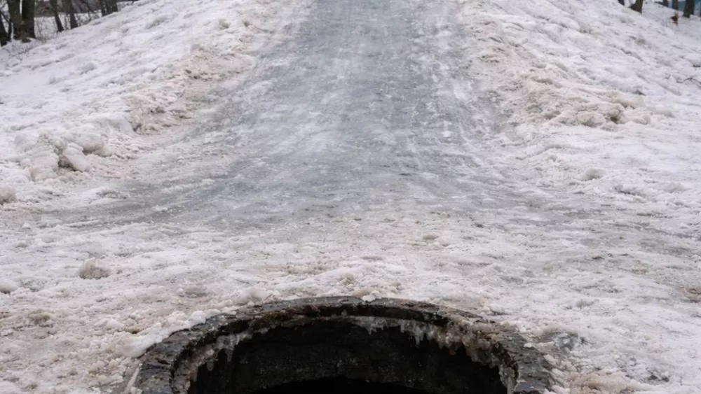 Ликвидировать самодельные зимние горки по всей России предложили в Госдуме