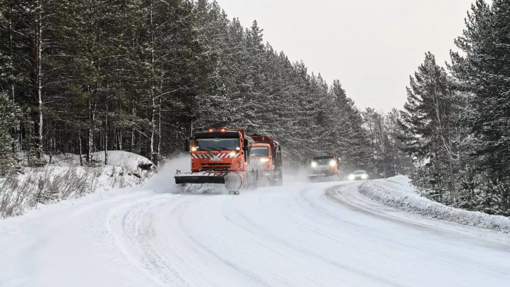 Коммунальщики вывезли из Екатеринбурга более 21 тысячи тонн снега за ночь Коммунальщики вывезли из Екатеринбурга более 21 тысячи тонн снега за ночь