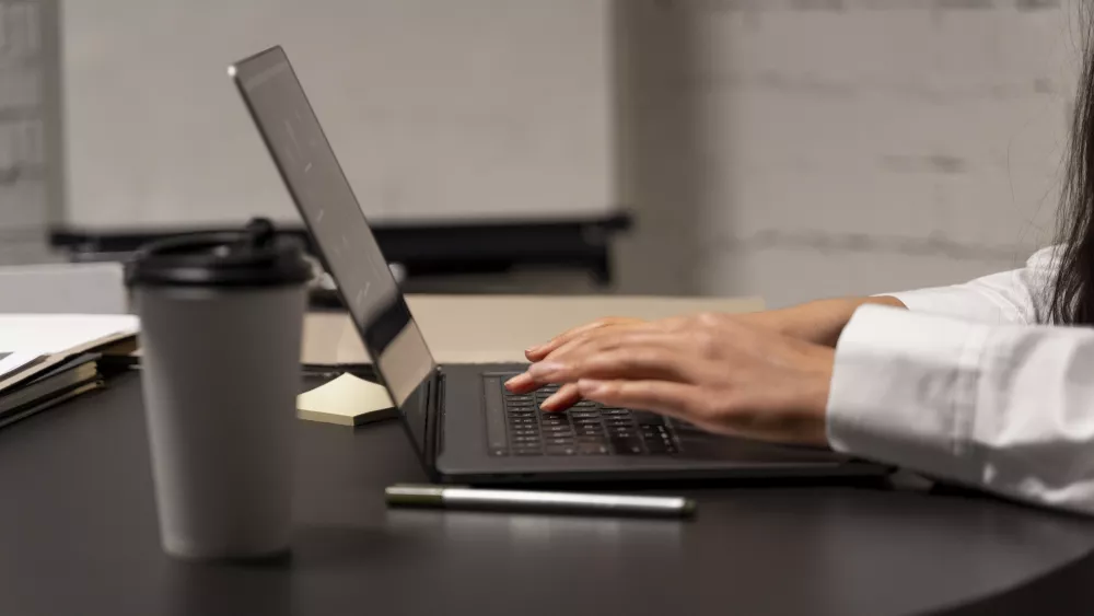 Около 30% россиян признались, что в первые рабочие дни они имитируют активную деятельность