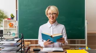 В Госдуме предложили повысить зарплату школьных учителей до 200% от средней по региону