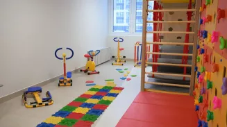 Детсады должны работать до 8 часов вечера, заявили в Общественной палате 