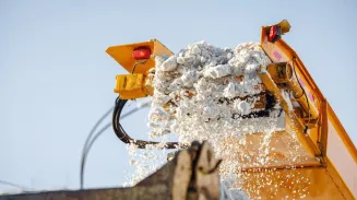 Коммунальные службы Екатеринбурга убирают более 12 тысяч тонн снега за сутки