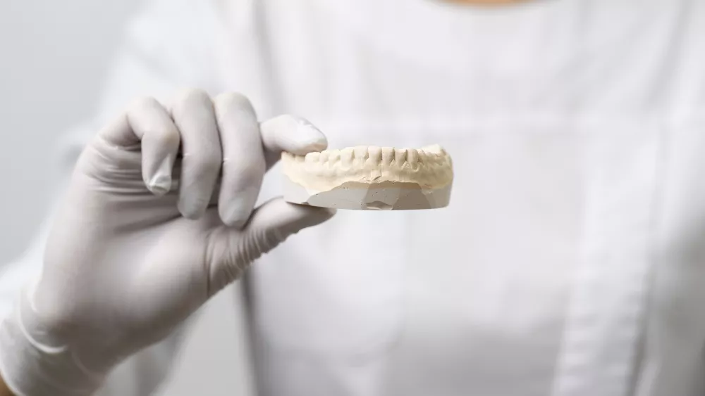 В Госдуме предложили обеспечить всех пенсионеров бесплатным зубным протезированием В Госдуме предложили обеспечить всех пенсионеров бесплатным зубным протезированием