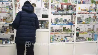 Студенты помогают справляться с очередями в аптеках