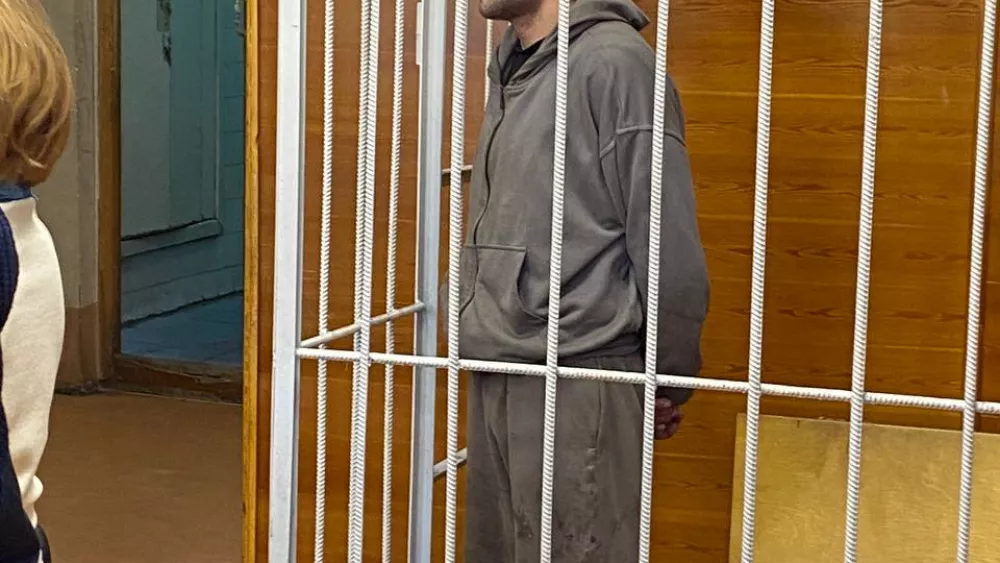 Екатеринбуржец обвиняется в осквернении «Вечного огня» на площади Коммунаров Екатеринбуржец обвиняется в осквернении «Вечного огня» на площади Коммунаров