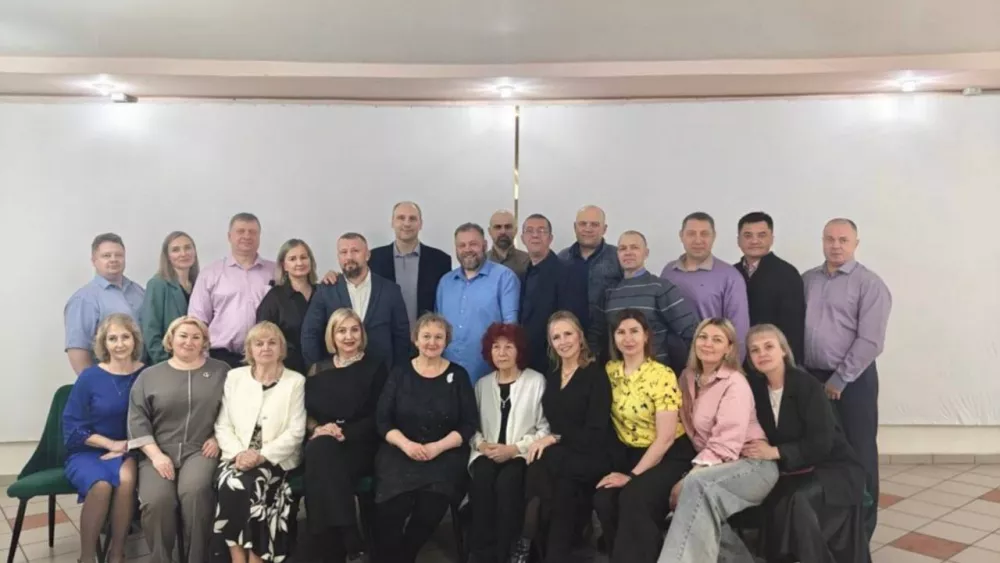 Денис Паслер встретился с одноклассниками и учителями в родной школе