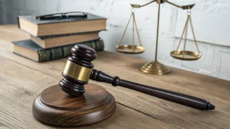 Соцработница в Екатеринбурге потратила на себя деньги пенсионера