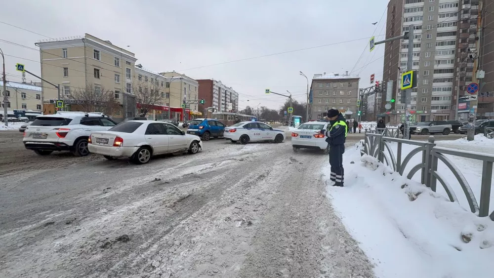 Молодой водитель сбил 16-летнюю девушку, переходившую дорогу на красный