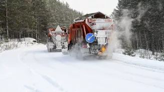 378 единиц техники очищают дороги Свердловской области от снега после снегопада