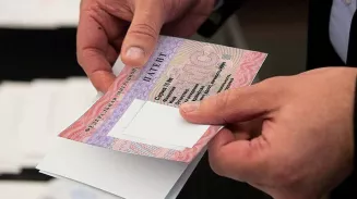 Детей мигрантов могут обязать в 18 лет выехать из России Детей мигрантов могут обязать в 18 лет выехать из России