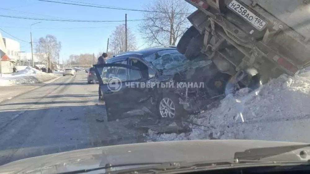 «Тойота» опрокинула грузовик в Алапаевске: трое пострадали в ДТП «Тойота» опрокинула грузовик в Алапаевске: трое пострадали в ДТП