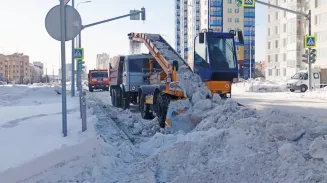На уборку Екатеринбурга вышли 475 рабочих и 248 единиц техники